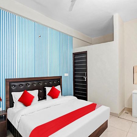 Hotel O Avs Hotel & Restaurant โนอิดา ภายนอก รูปภาพ