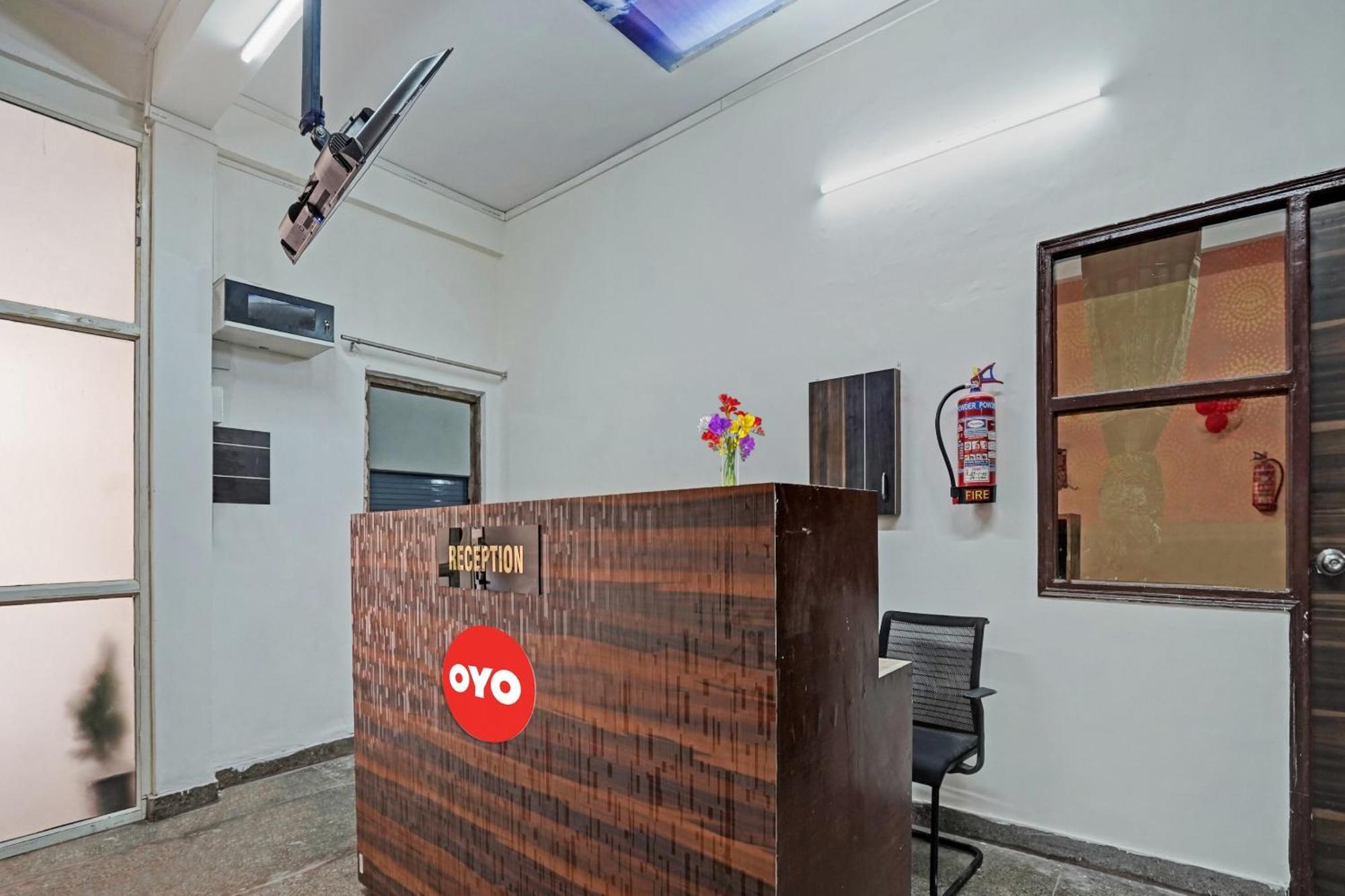Hotel O Avs Hotel & Restaurant โนอิดา ภายนอก รูปภาพ