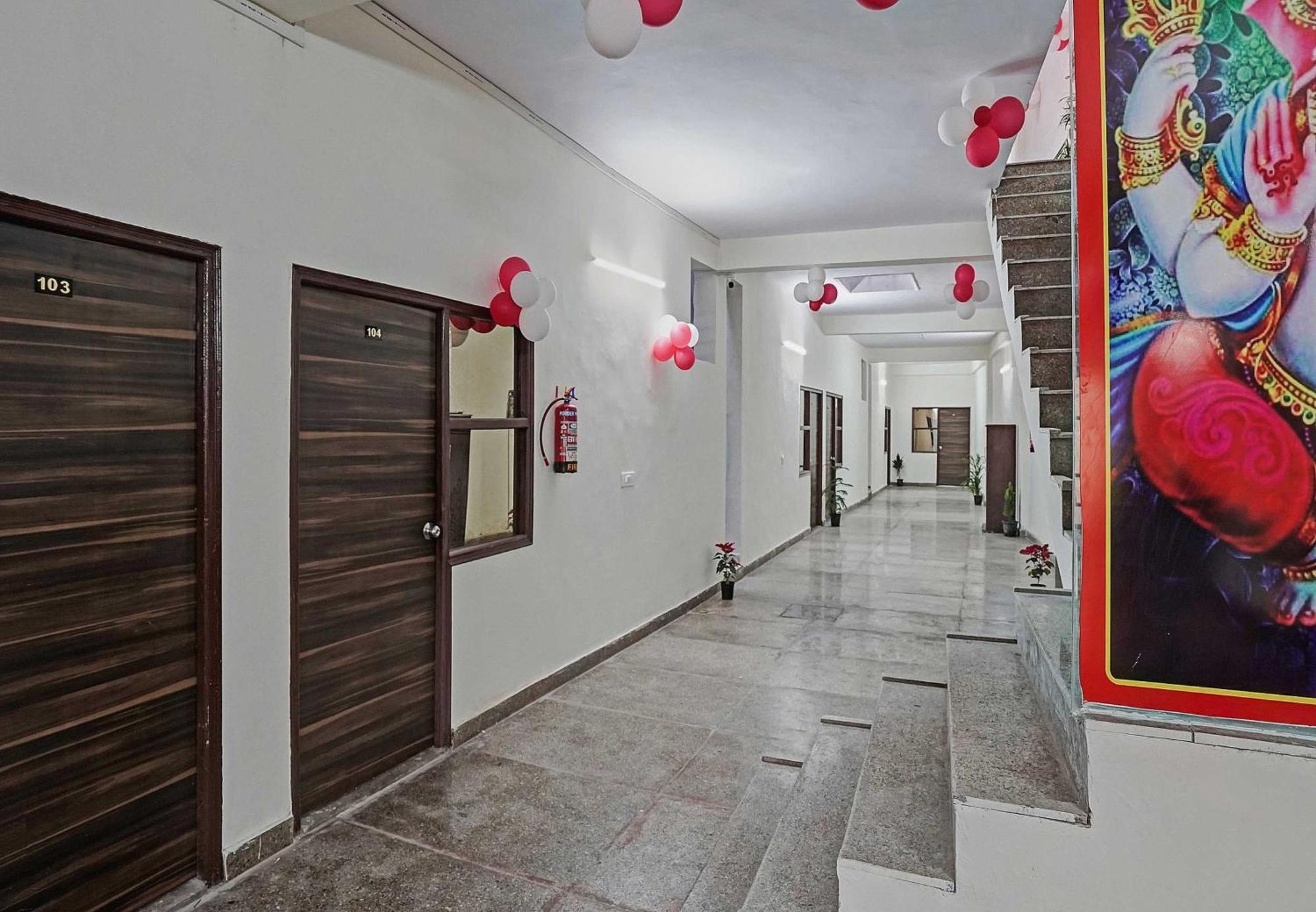 Hotel O Avs Hotel & Restaurant โนอิดา ภายนอก รูปภาพ