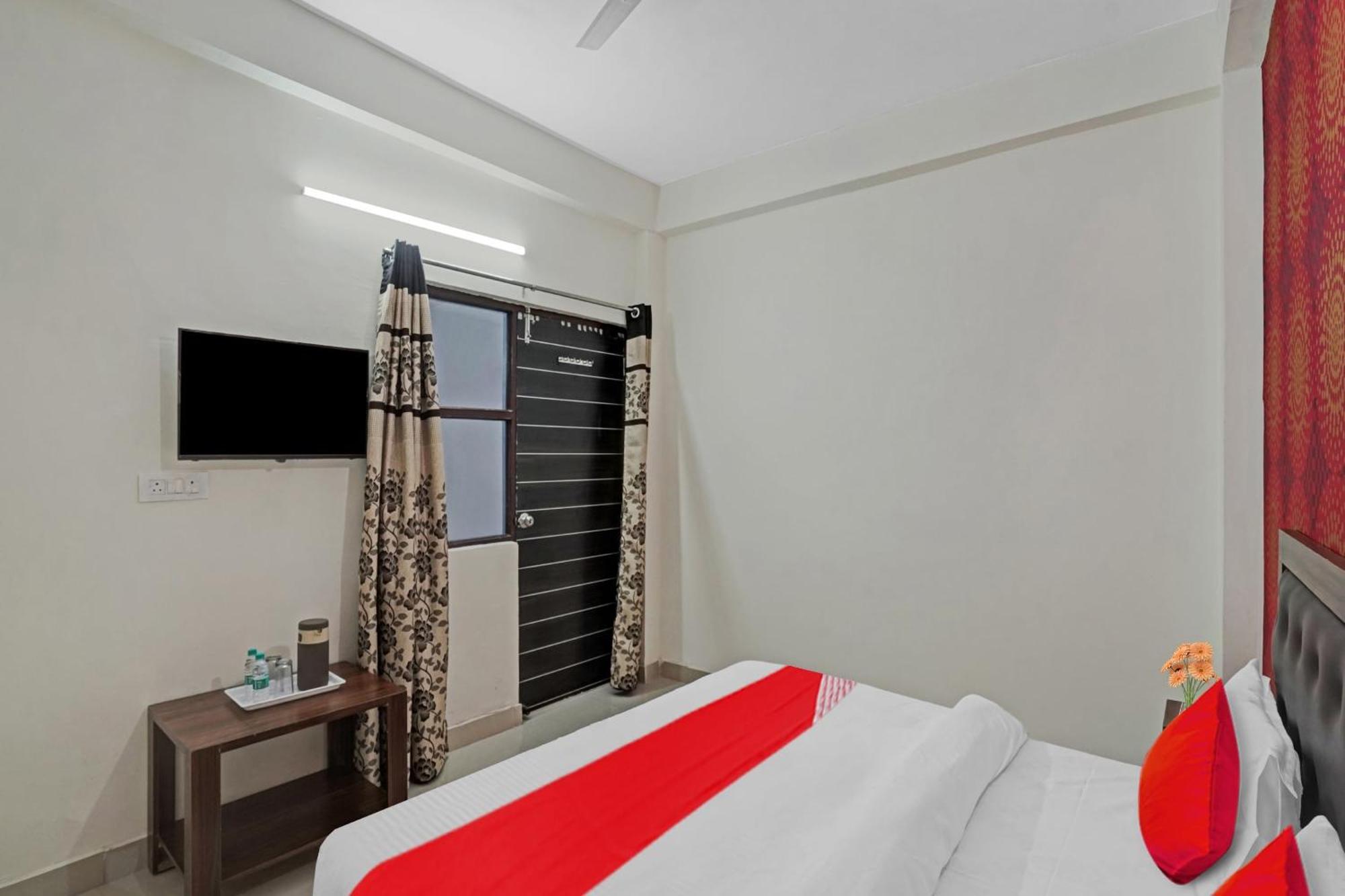 Hotel O Avs Hotel & Restaurant โนอิดา ภายนอก รูปภาพ