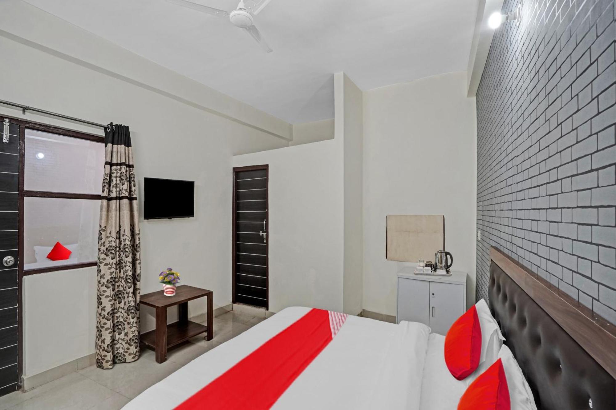 Hotel O Avs Hotel & Restaurant โนอิดา ภายนอก รูปภาพ