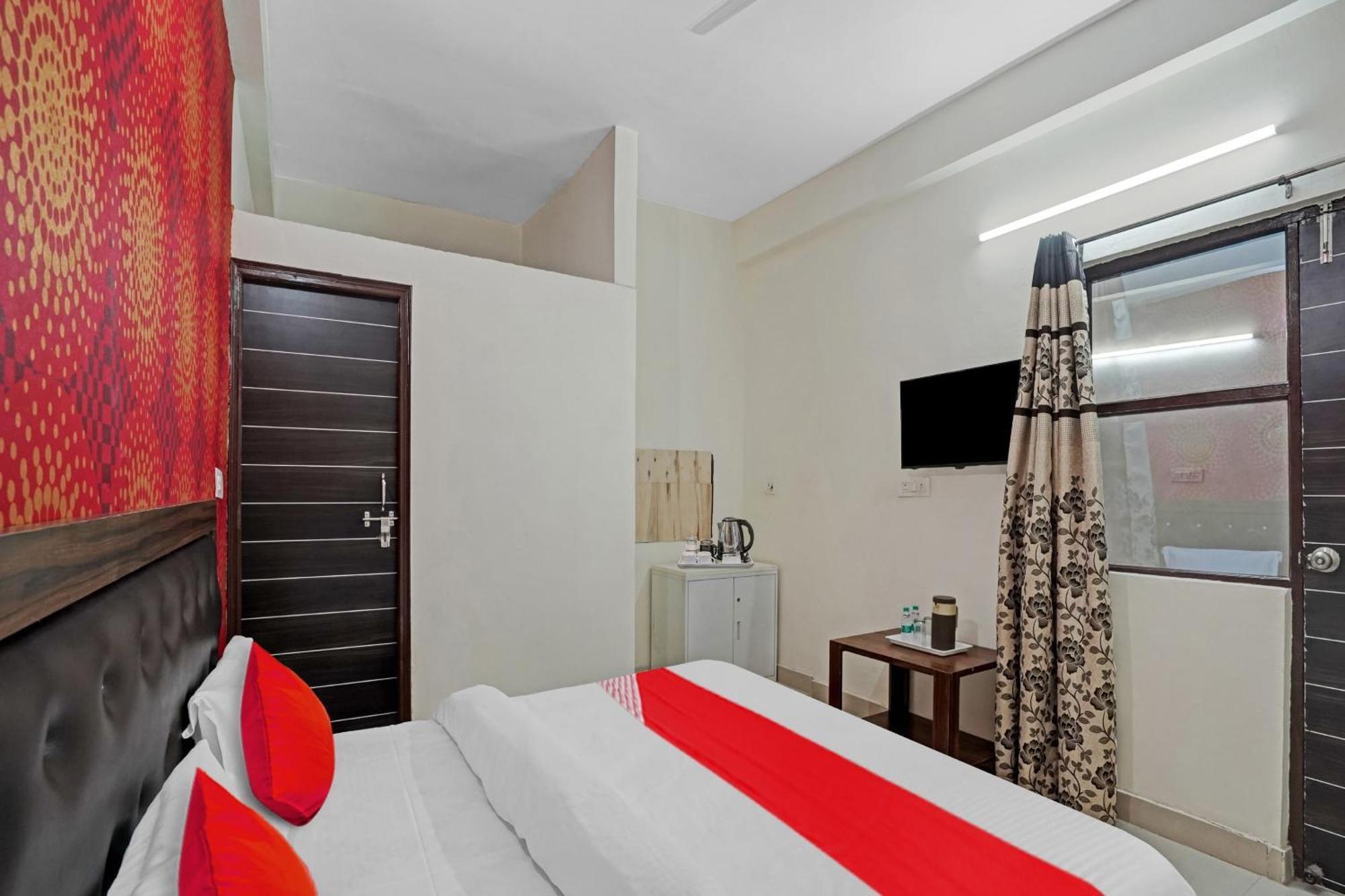 Hotel O Avs Hotel & Restaurant โนอิดา ภายนอก รูปภาพ