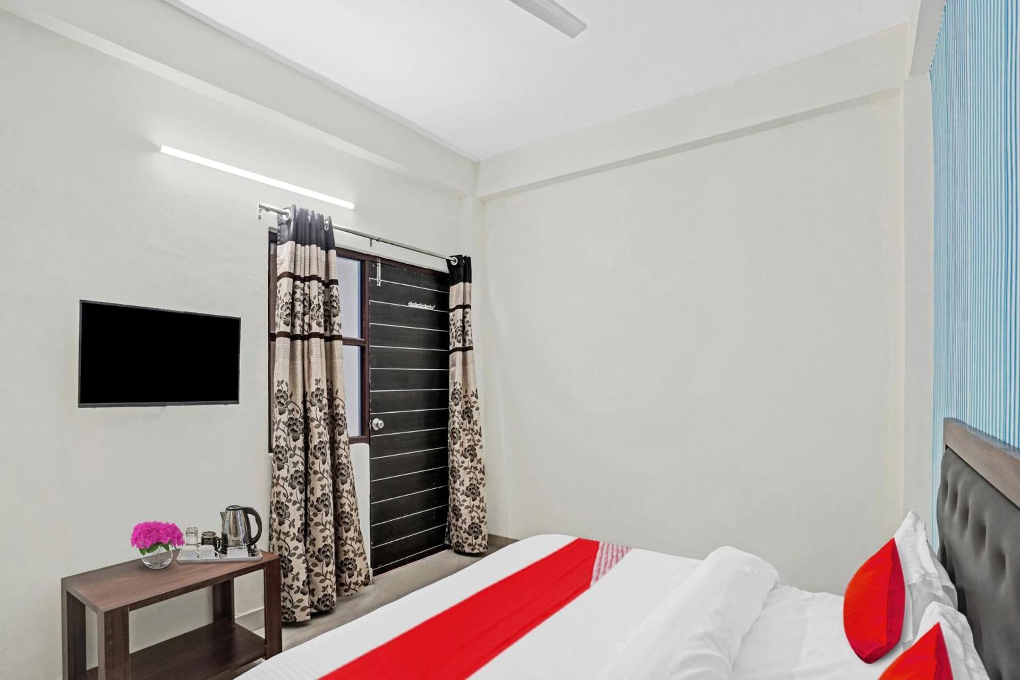 Hotel O Avs Hotel & Restaurant โนอิดา ภายนอก รูปภาพ