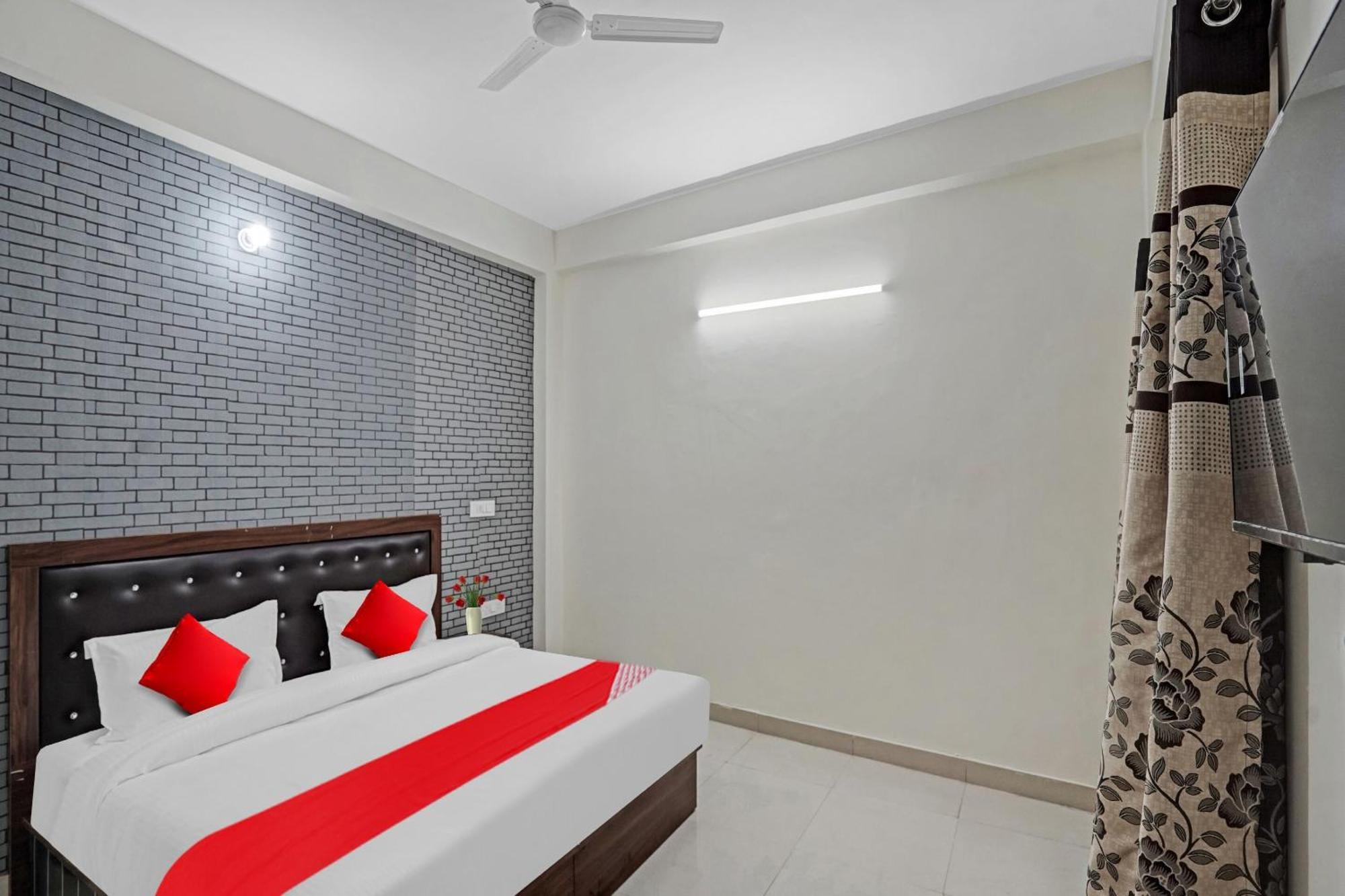 Hotel O Avs Hotel & Restaurant โนอิดา ภายนอก รูปภาพ