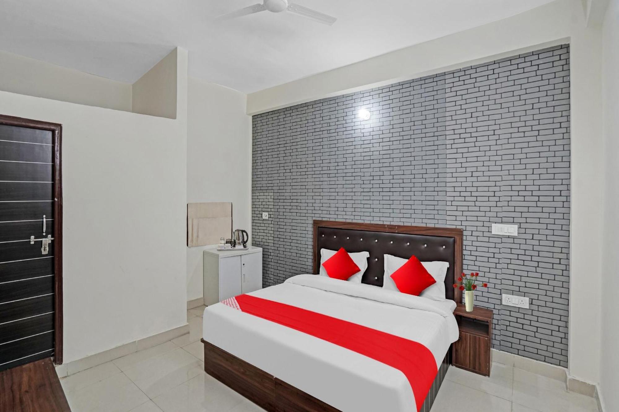Hotel O Avs Hotel & Restaurant โนอิดา ภายนอก รูปภาพ