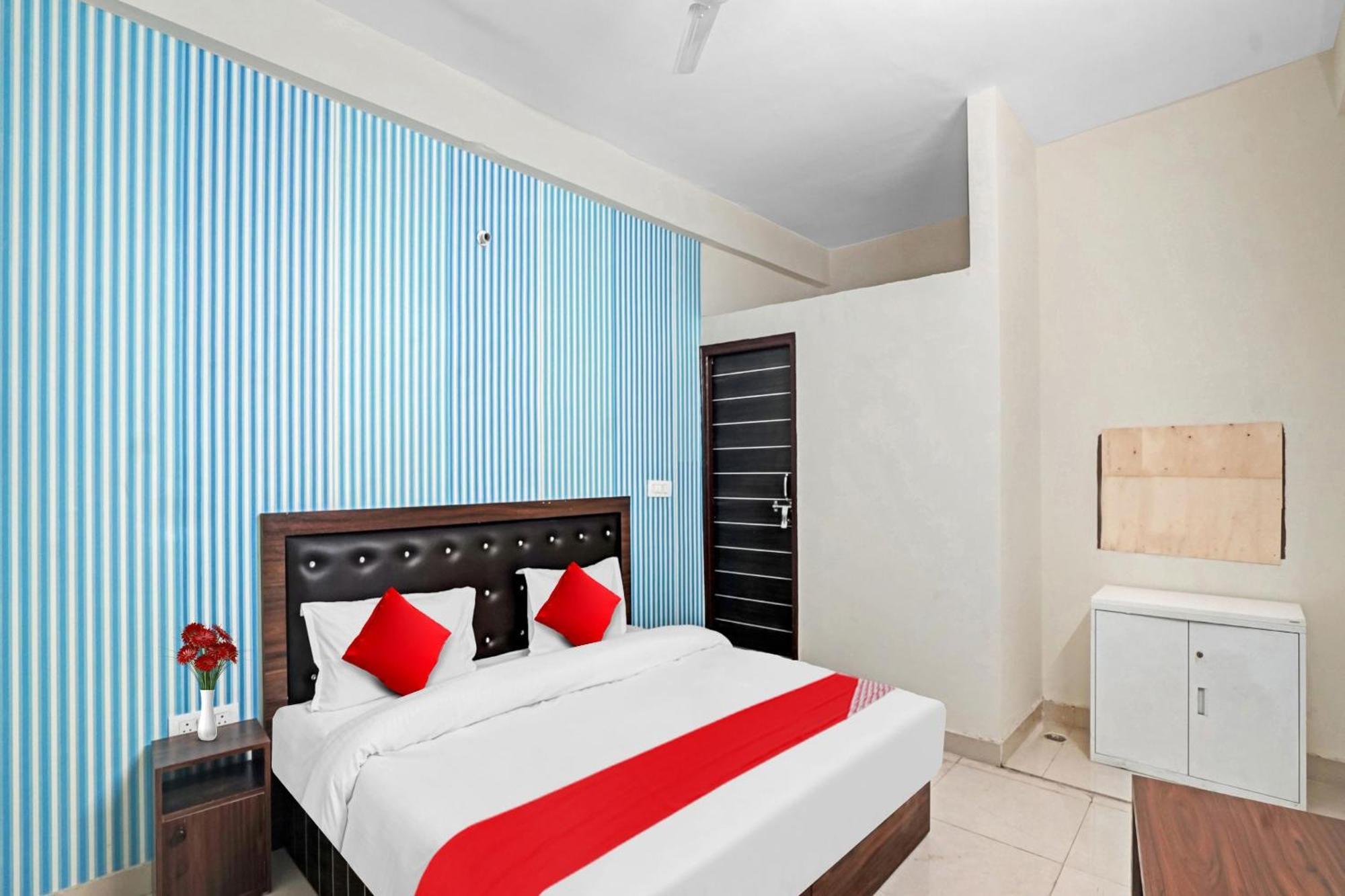 Hotel O Avs Hotel & Restaurant โนอิดา ภายนอก รูปภาพ